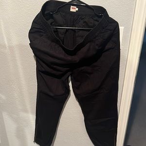 Levi black capris with zippers at the bottom